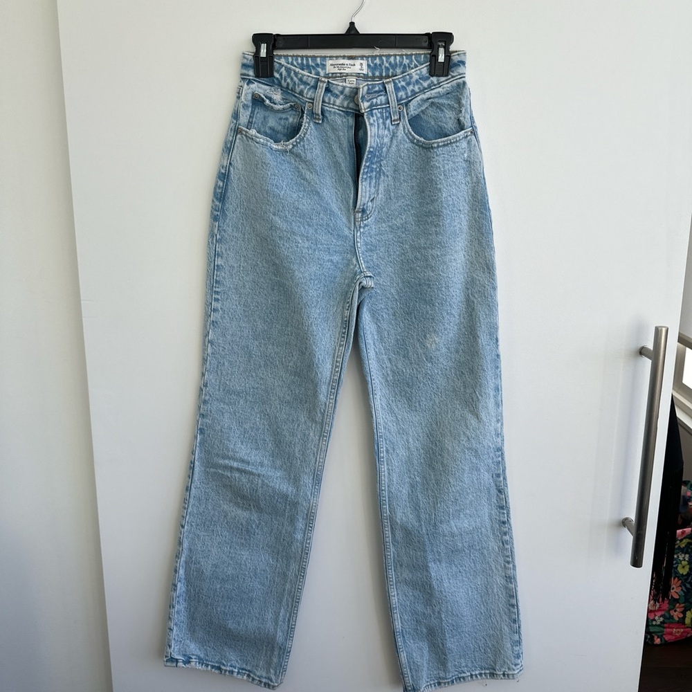 Abercrombie 90’s relaxed high rise Jean, curve love size 26/2